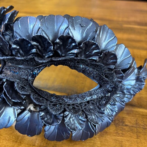 Blue Raven Mask — Spirit Halloween NWOT - Picture 2 of 8